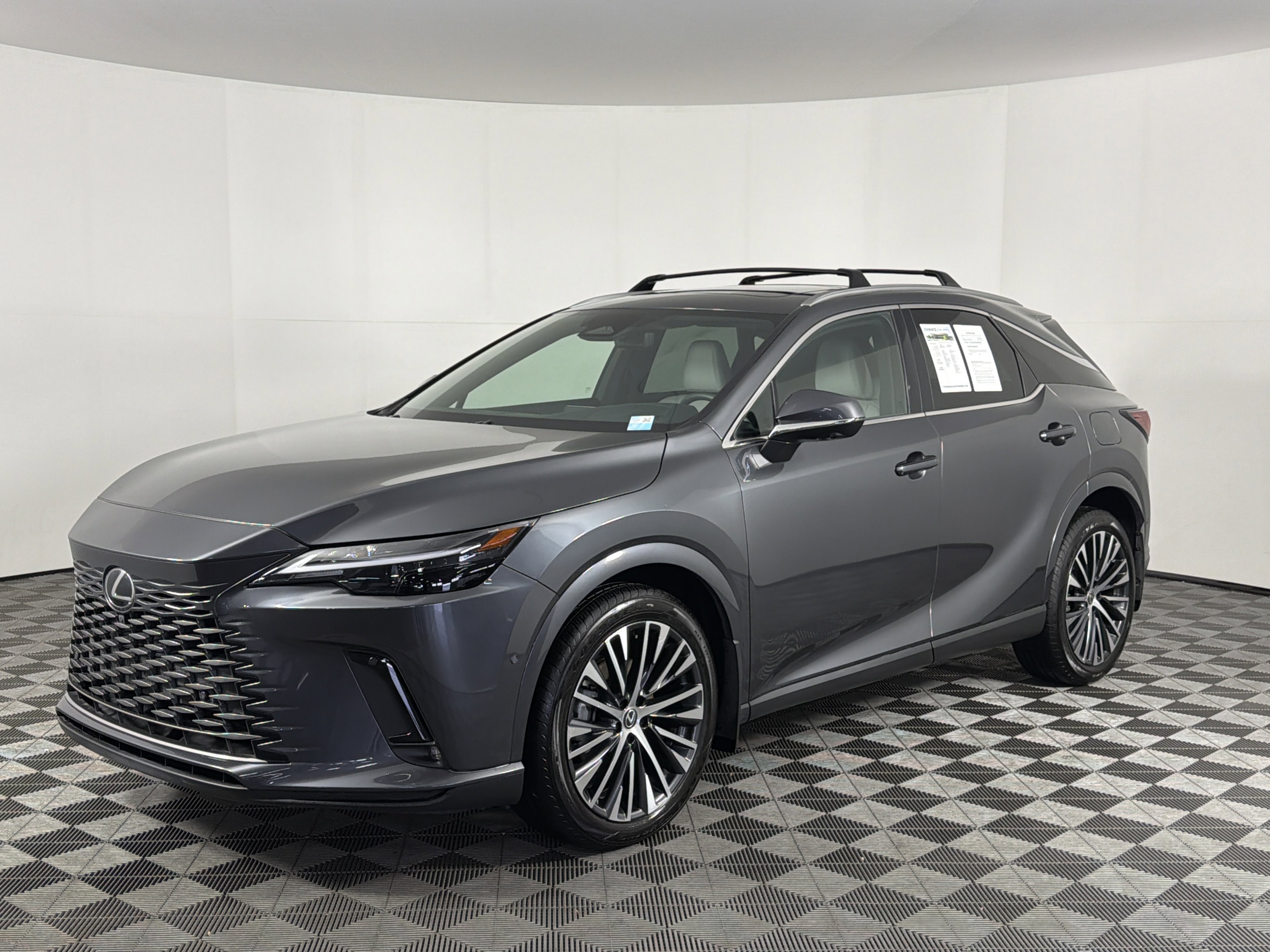 Used 2025 Lexus RX 350 w/ Convenience Package image 4