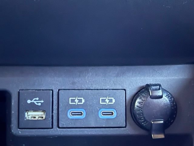 Used 2022 Toyota Highlander LE AWD/4WD image 23
