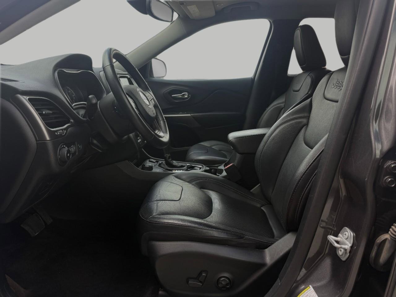 Used 2019 Jeep Cherokee Limited AWD/4WD image 23