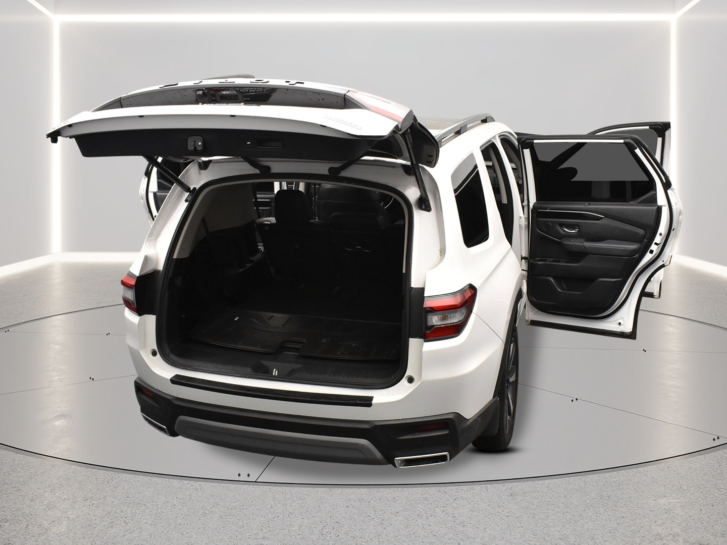Used 2023 Honda Pilot Touring image 8