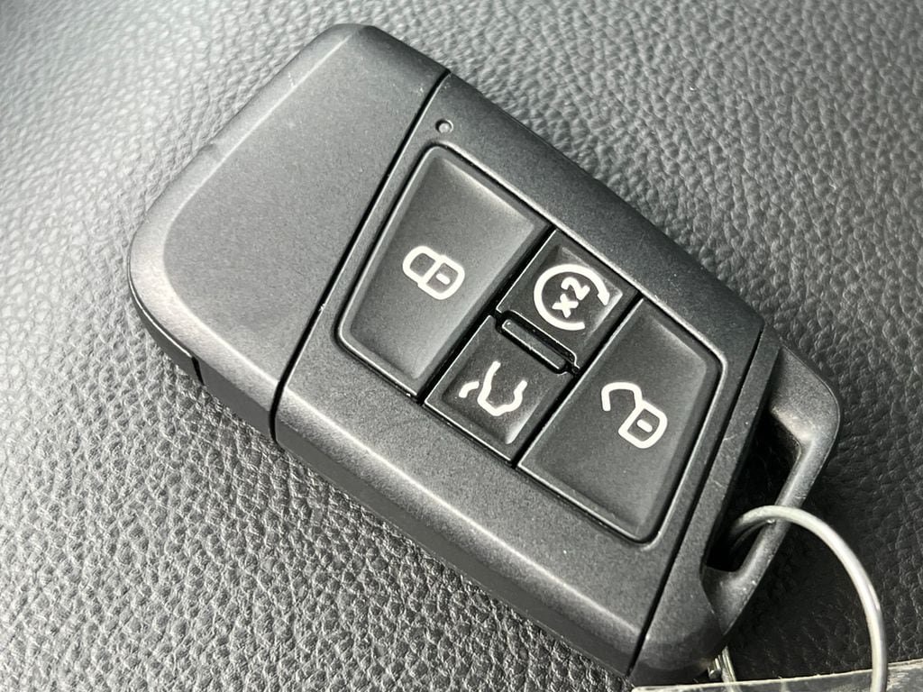 Used 2026 Volkswagen Jetta SEL FWD image 31