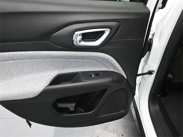 Used 2025 Jeep Compass Sport image 21