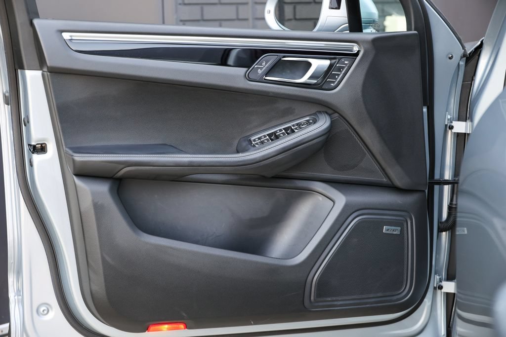 Certified 2026 Porsche Macan AWD/4WD image 25