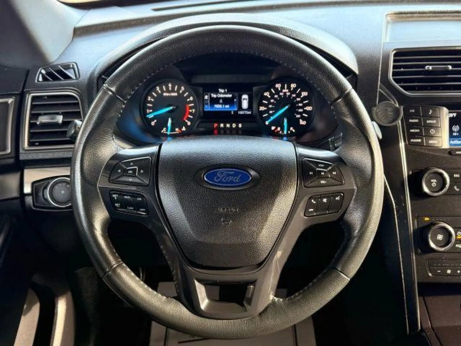 Used 2019 Ford Explorer XLT image 30