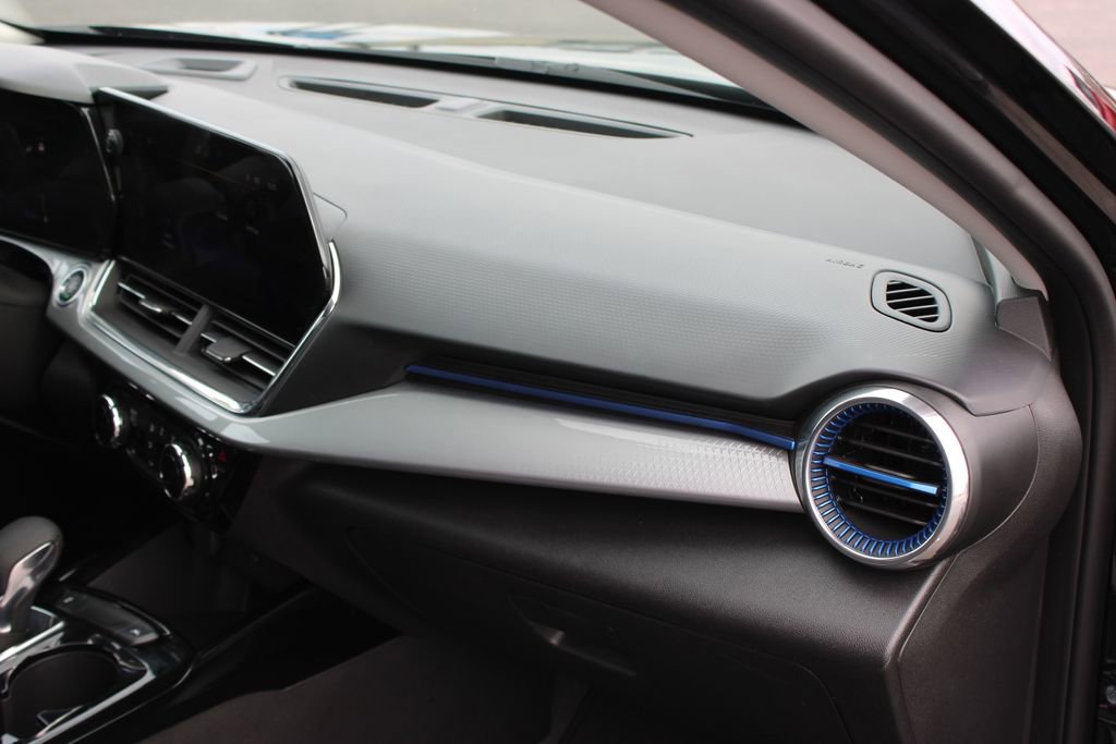 Used 2025 Chevrolet Trax LT w/ LT Convenience Package image 27