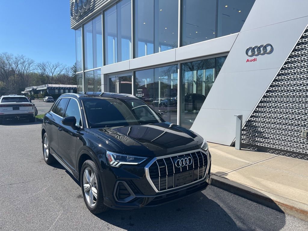 Used 2023 Audi Q3 2.0T Premium w/ Convenience Package image 1
