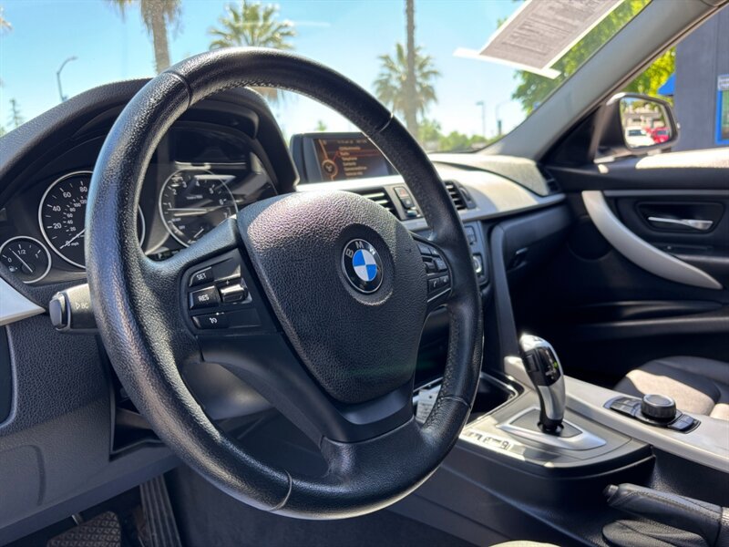 Used 2014 BMW 320i Sedan RWD image 17