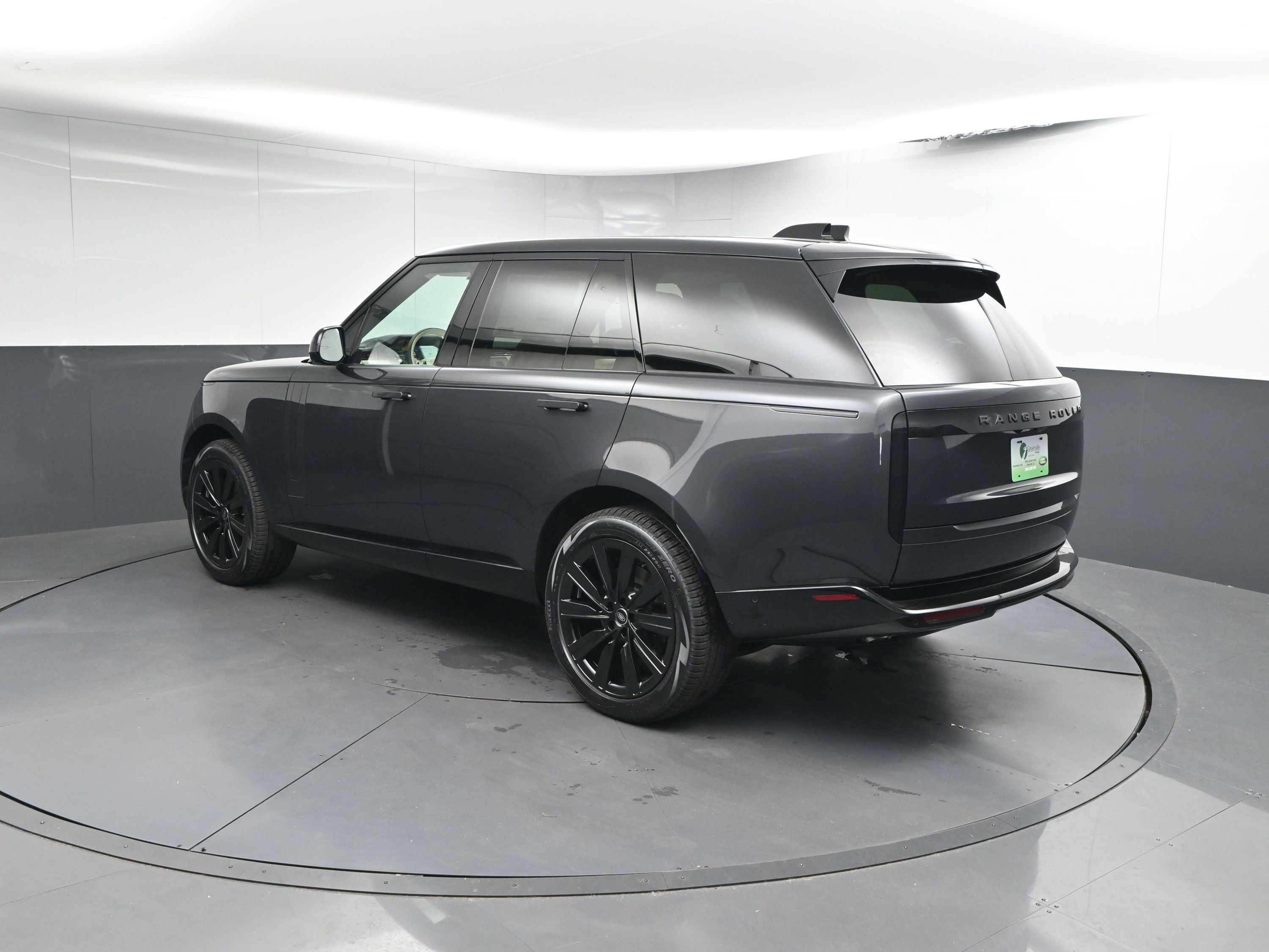 New 2025 Land Rover Range Rover SE image 3