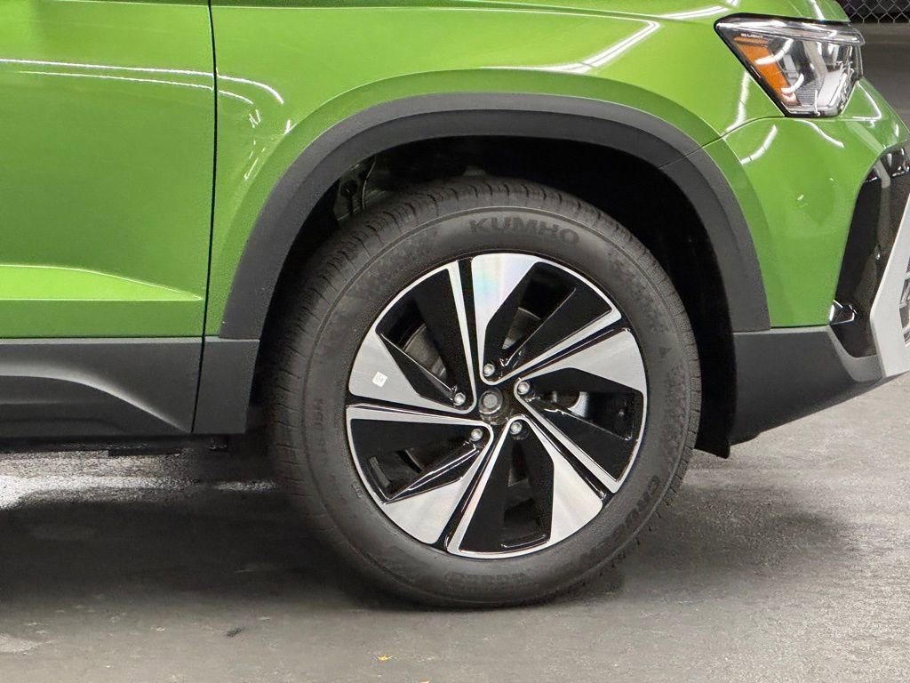 New 2025 Volkswagen Taos SE image 43