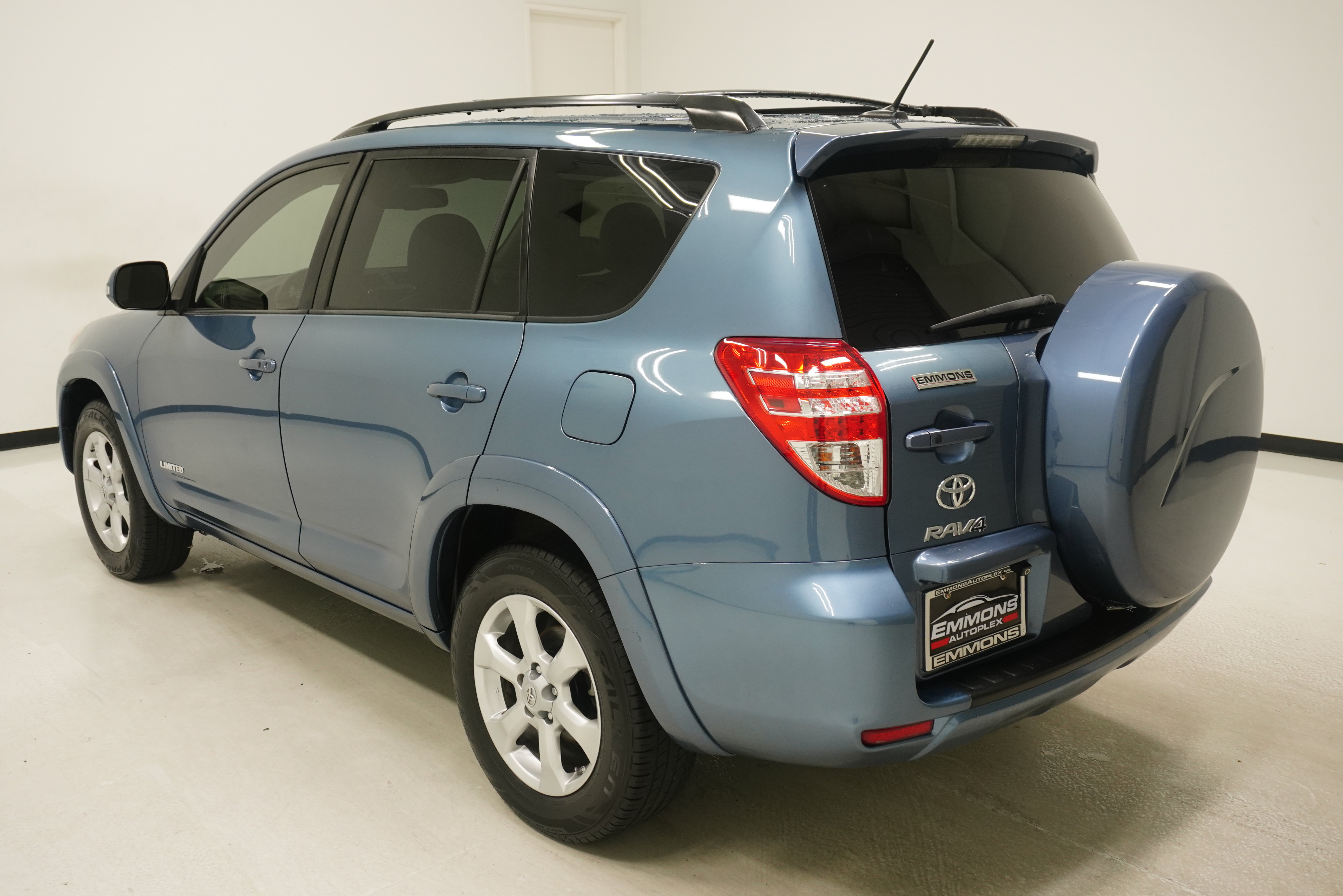 Used 2011 Toyota RAV4 Limited w/ Limited Extra Value Pkg FWD image 6