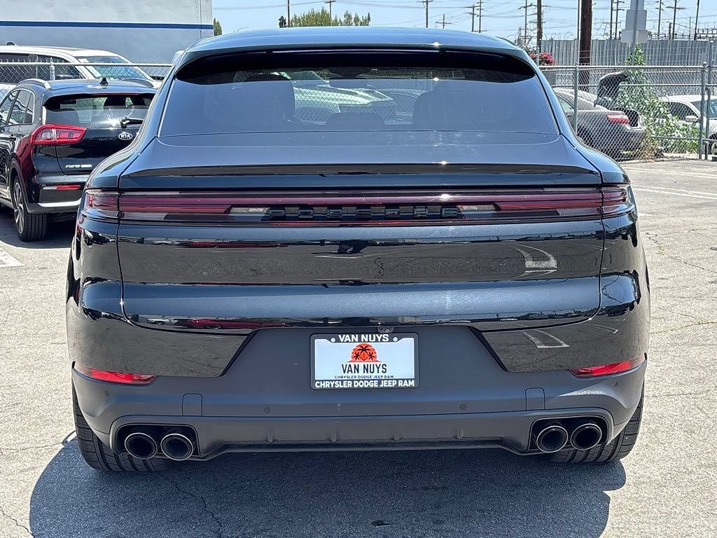 Used 2024 Porsche Cayenne Coupe AWD/4WD image 5