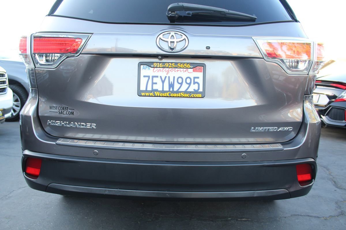 Used 2014 Toyota Highlander Limited AWD/4WD image 16