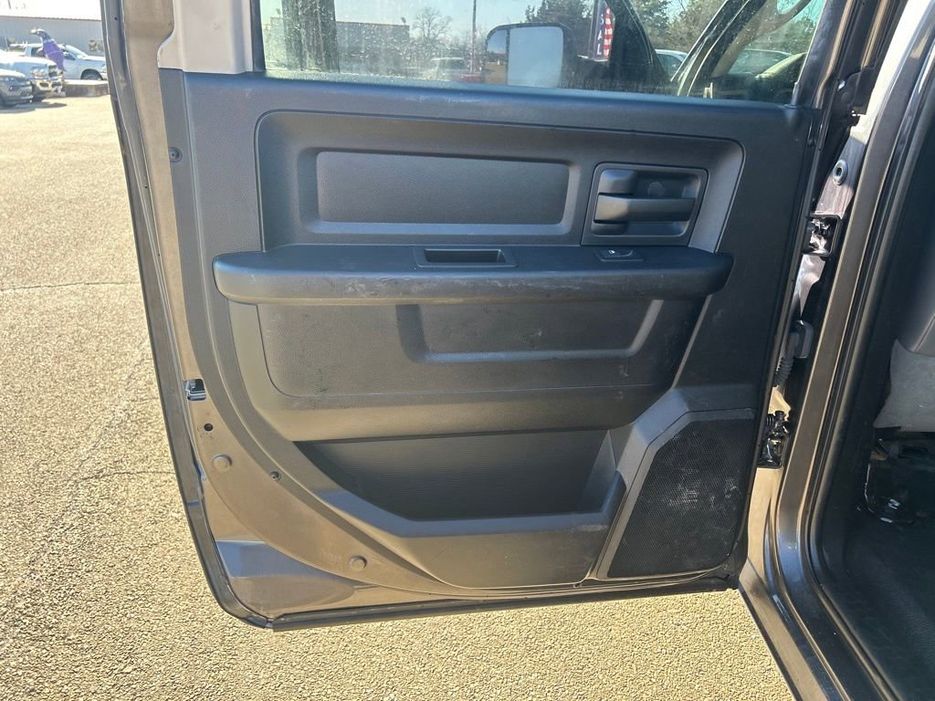 Used 2017 RAM 3500 Tradesman w/ Chrome Appearance Group image 11