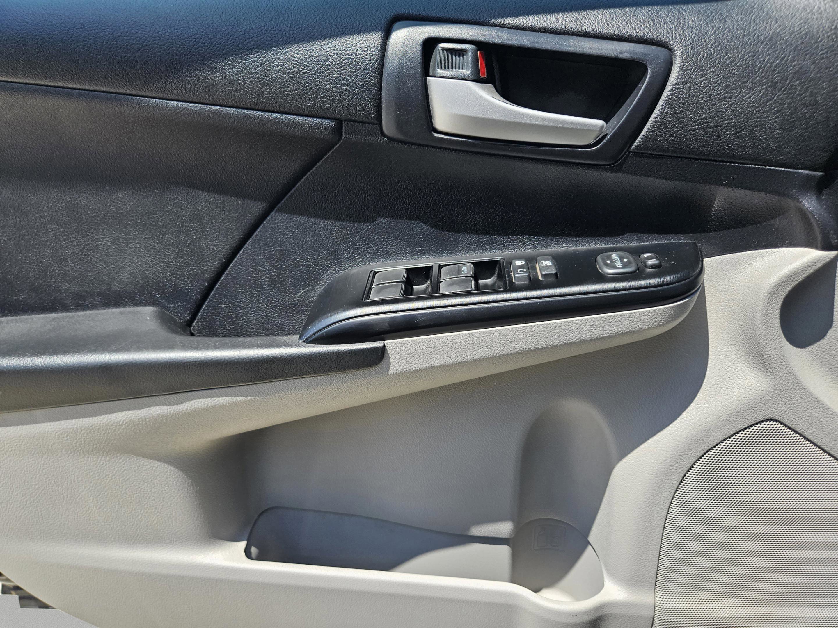 Used 2014 Toyota Camry L FWD image 14