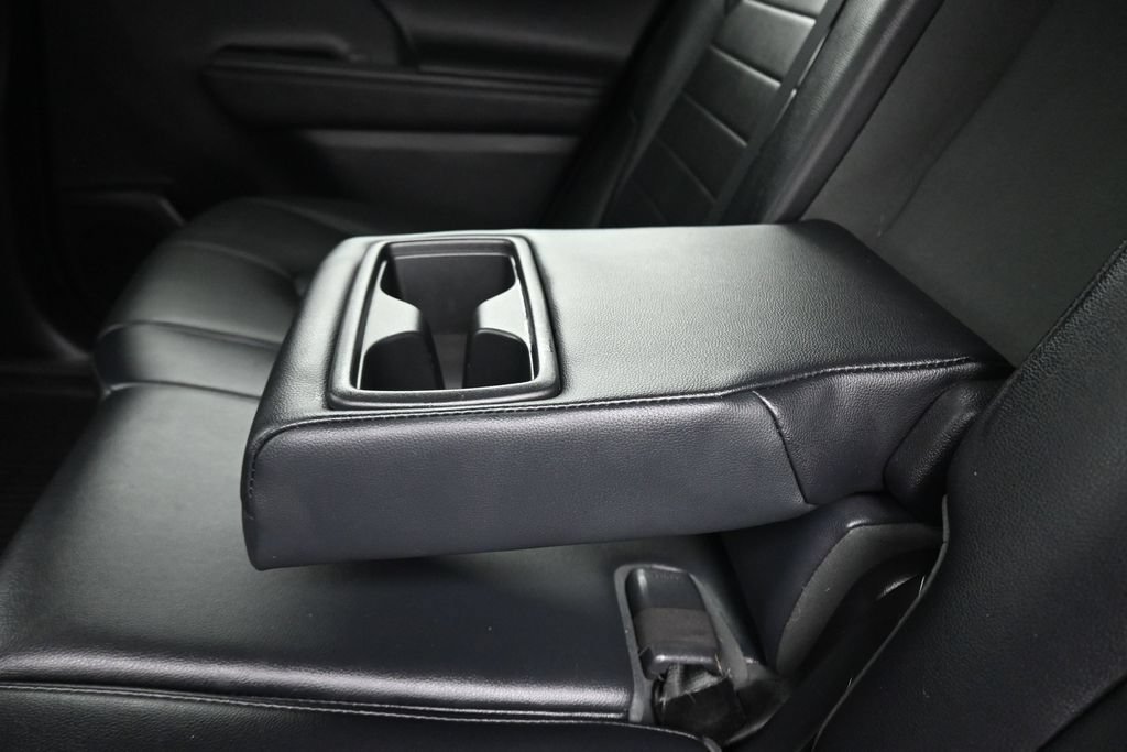 Used 2020 Toyota Highlander XLE AWD/4WD image 35