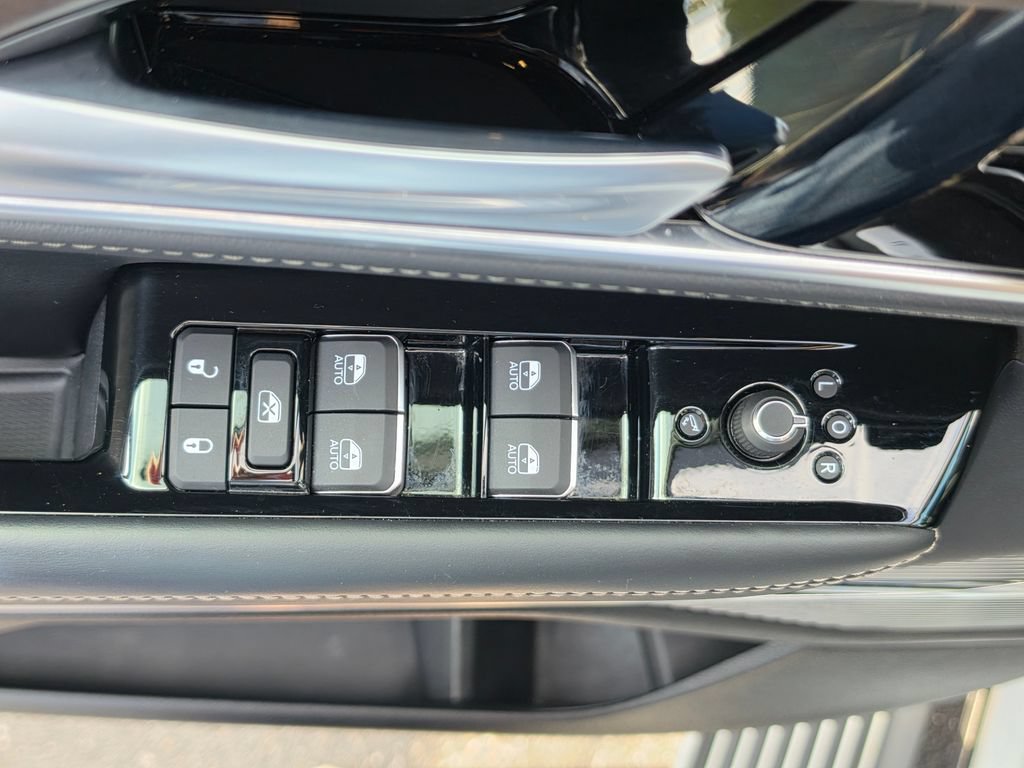 Used 2025 Jeep Grand Wagoneer 4WD w/ 8-Passenger Seating Package image 13