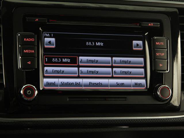 Used 2013 Volkswagen Beetle 2.0T image 9