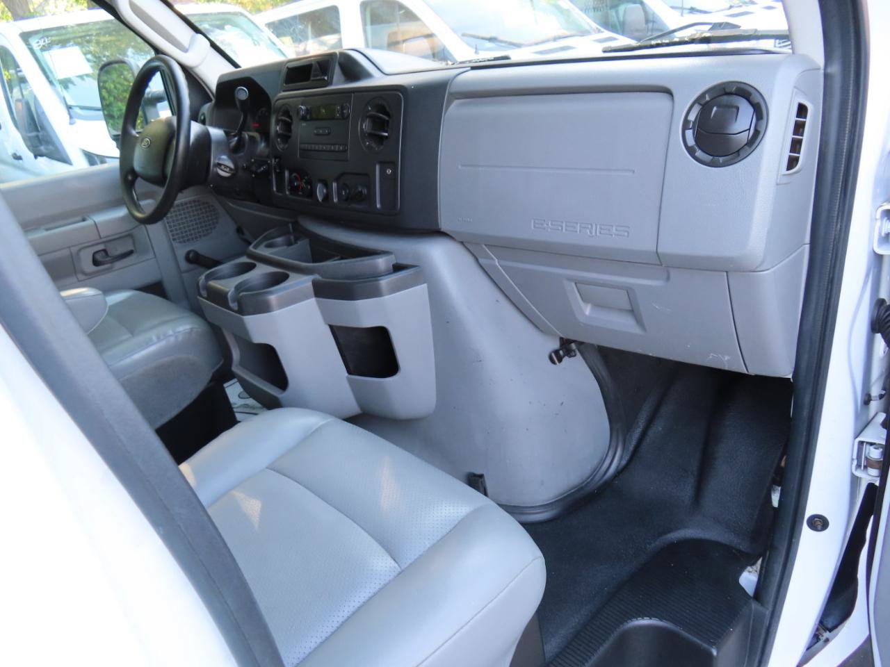 Used 2014 Ford E-150 and Econoline 150 RWD image 5