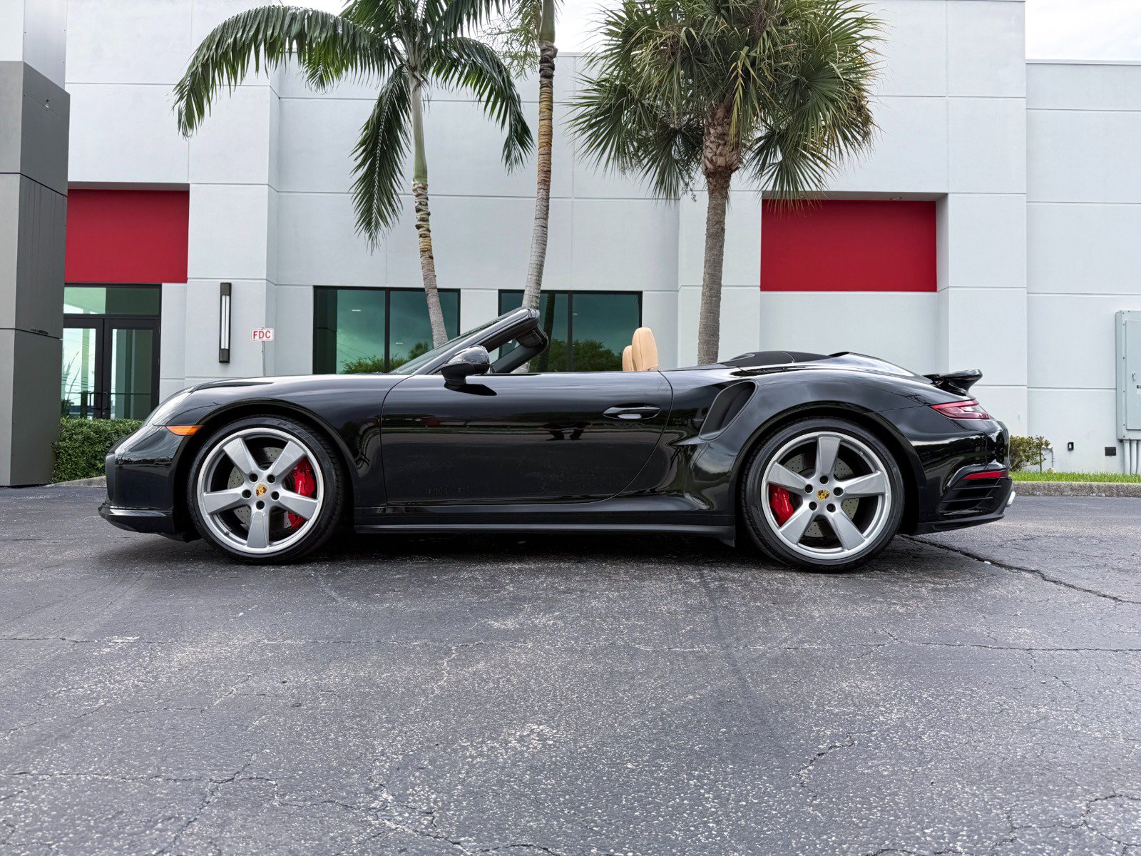 Used 2019 Porsche 911 4 Cabriolet AWD/4WD image 13