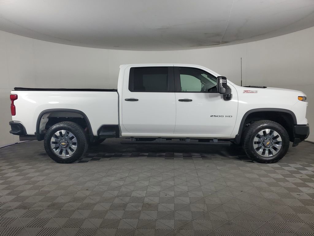 Used 2024 Chevrolet Silverado 2500 Custom w/ Custom Value Package image 3