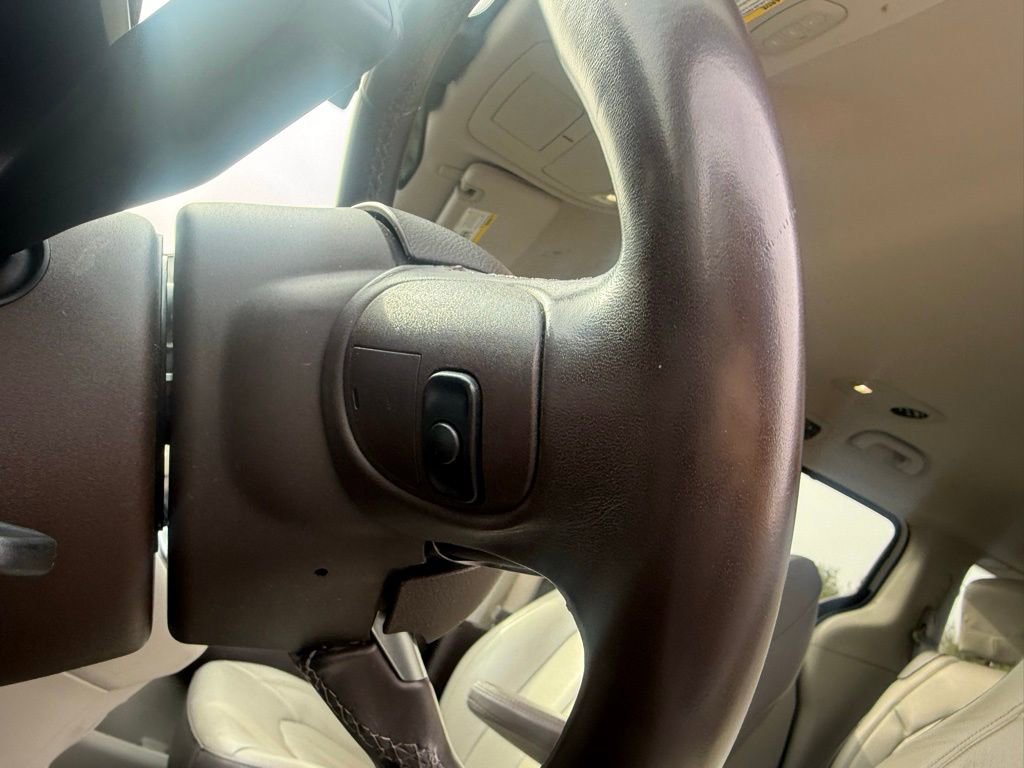 Used 2018 Chrysler Pacifica Touring-L image 13