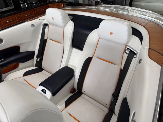 Used 2016 Rolls-Royce Dawn RWD image 12