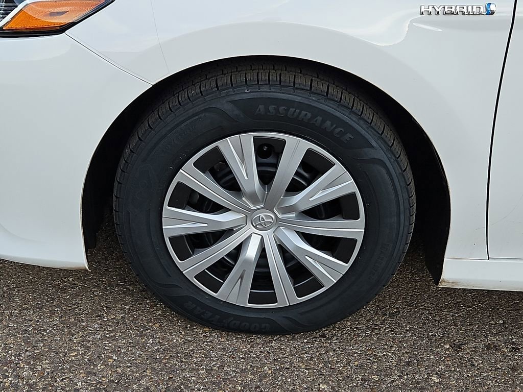 Used 2018 Toyota Camry LE image 14