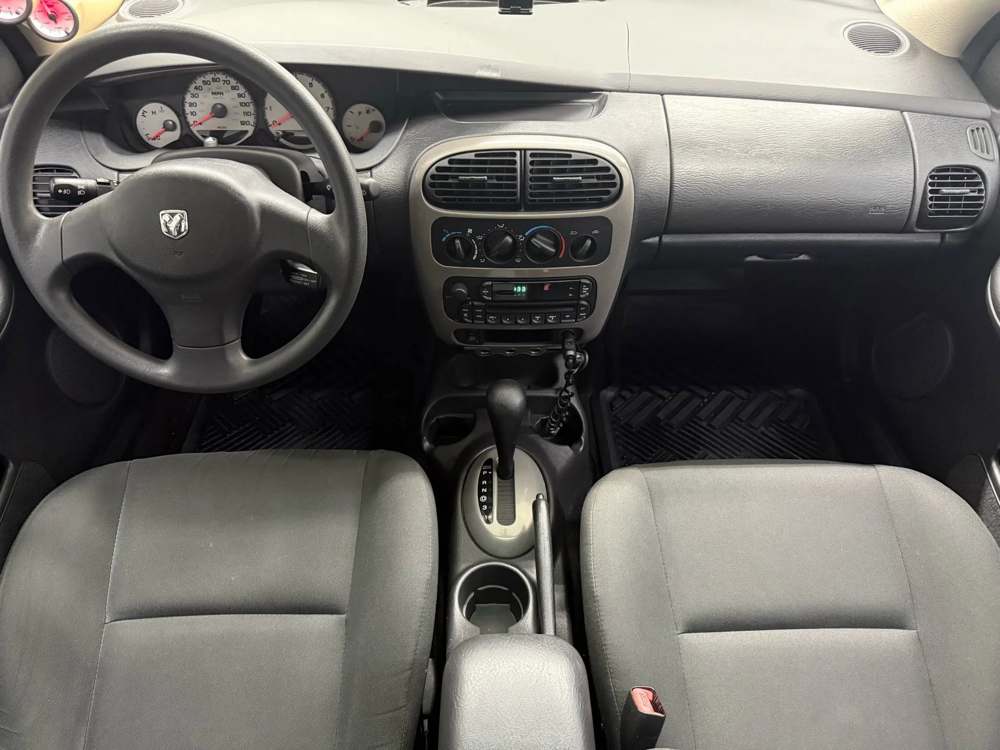 Used 2005 Dodge Neon SXT image 2