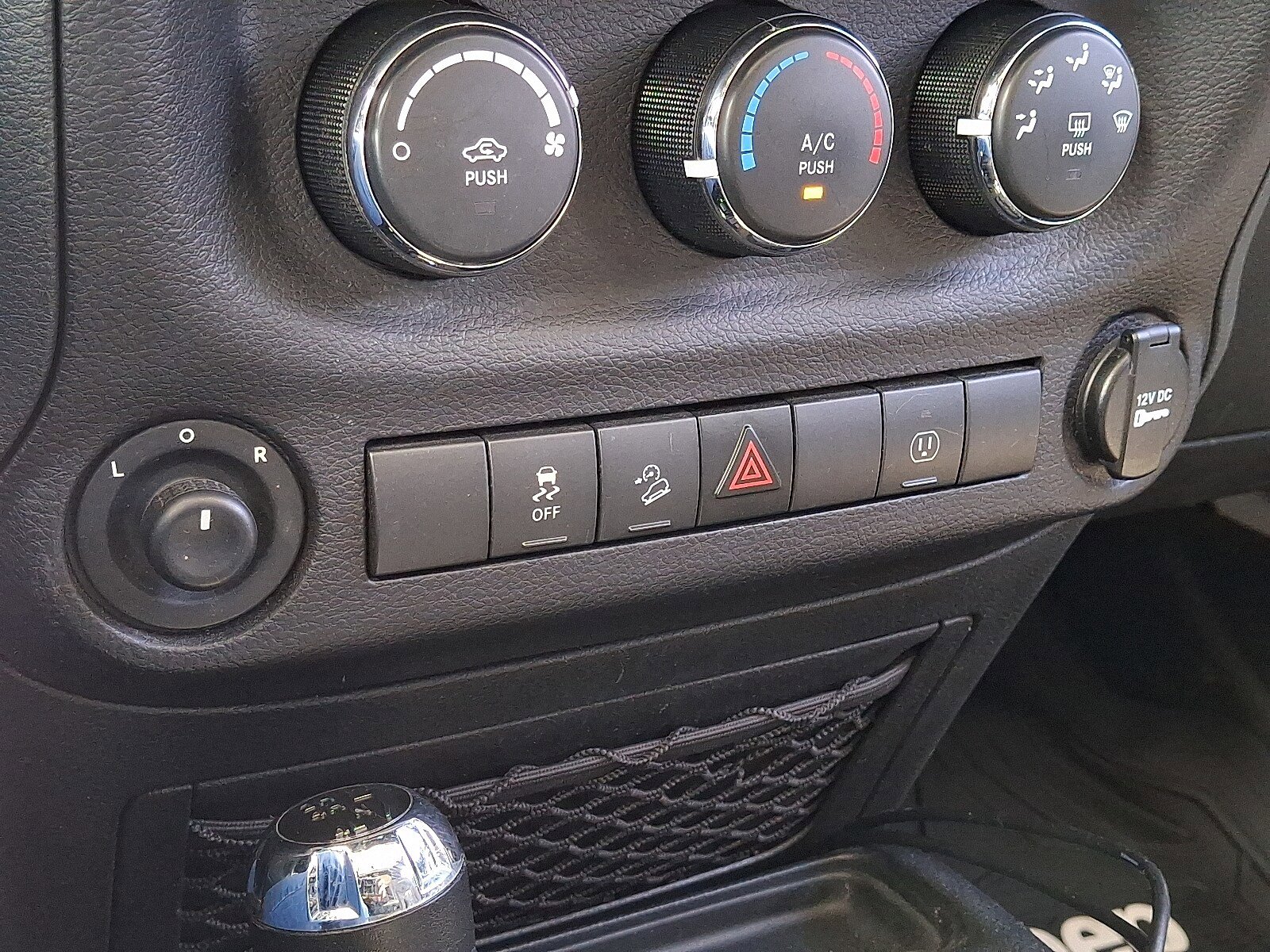 Used 2017 Jeep Wrangler Unlimited Sahara w/ Dual Top Group AWD/4WD image 24