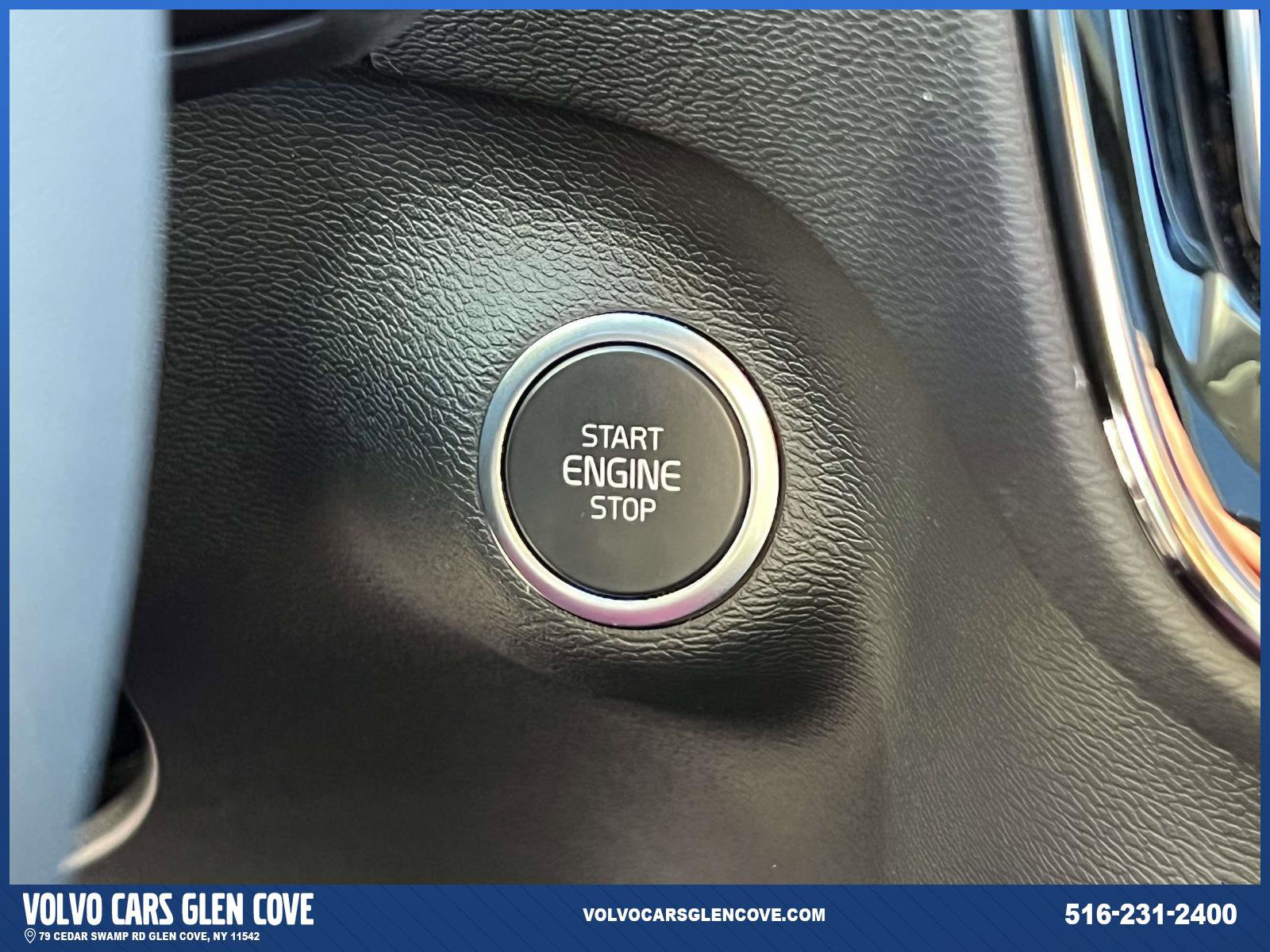 Used 2025 Volvo XC40 B5 Ultra w/ Protection Package Premier image 32