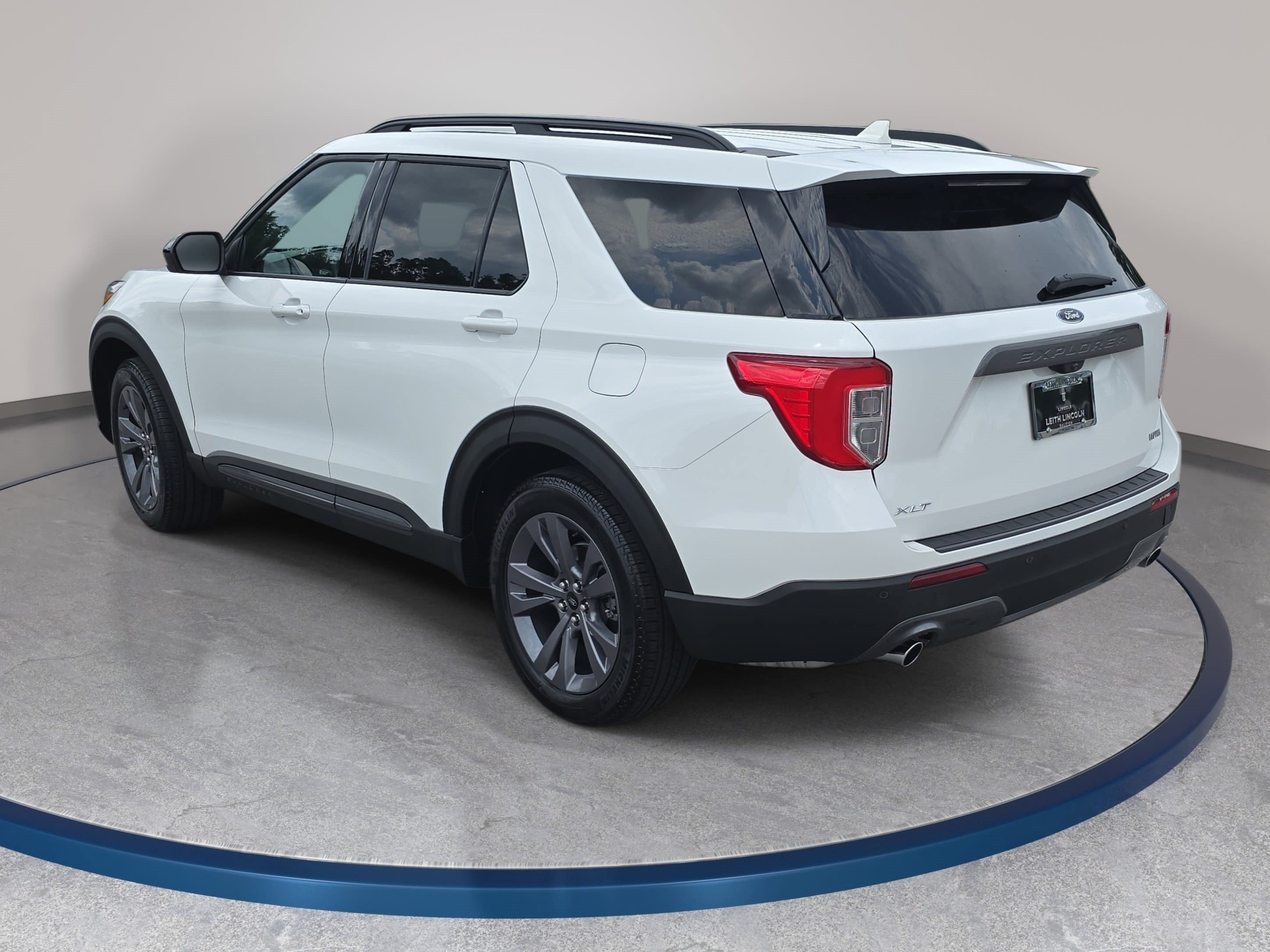 Used 2023 Ford Explorer XLT w/ Equipment Group 202A RWD image 7