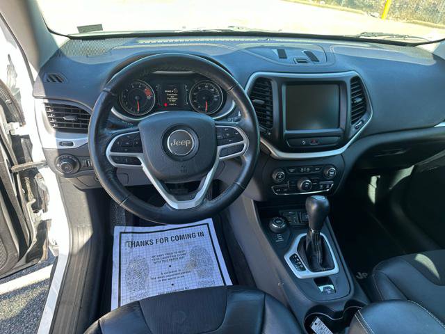 Used 2018 Jeep Cherokee Latitude Plus AWD/4WD image 25