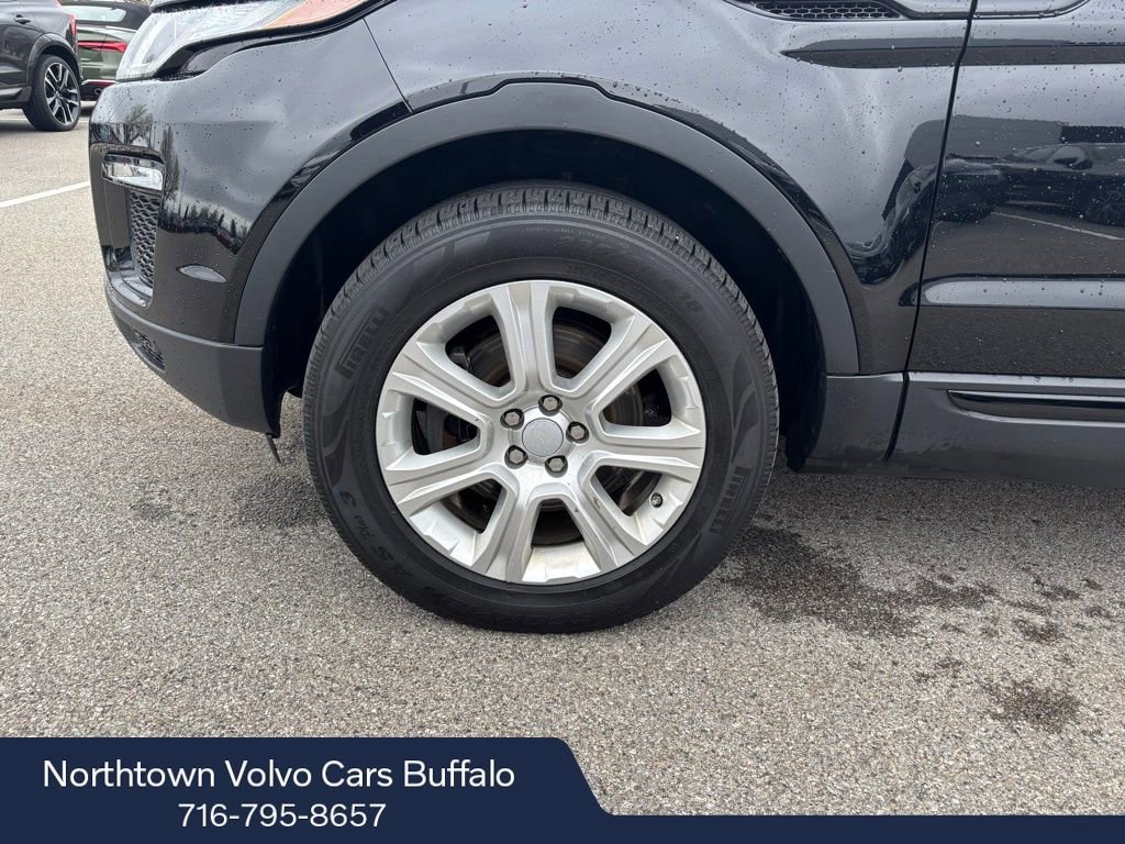Used 2017 Land Rover Range Rover Evoque SE AWD/4WD image 28