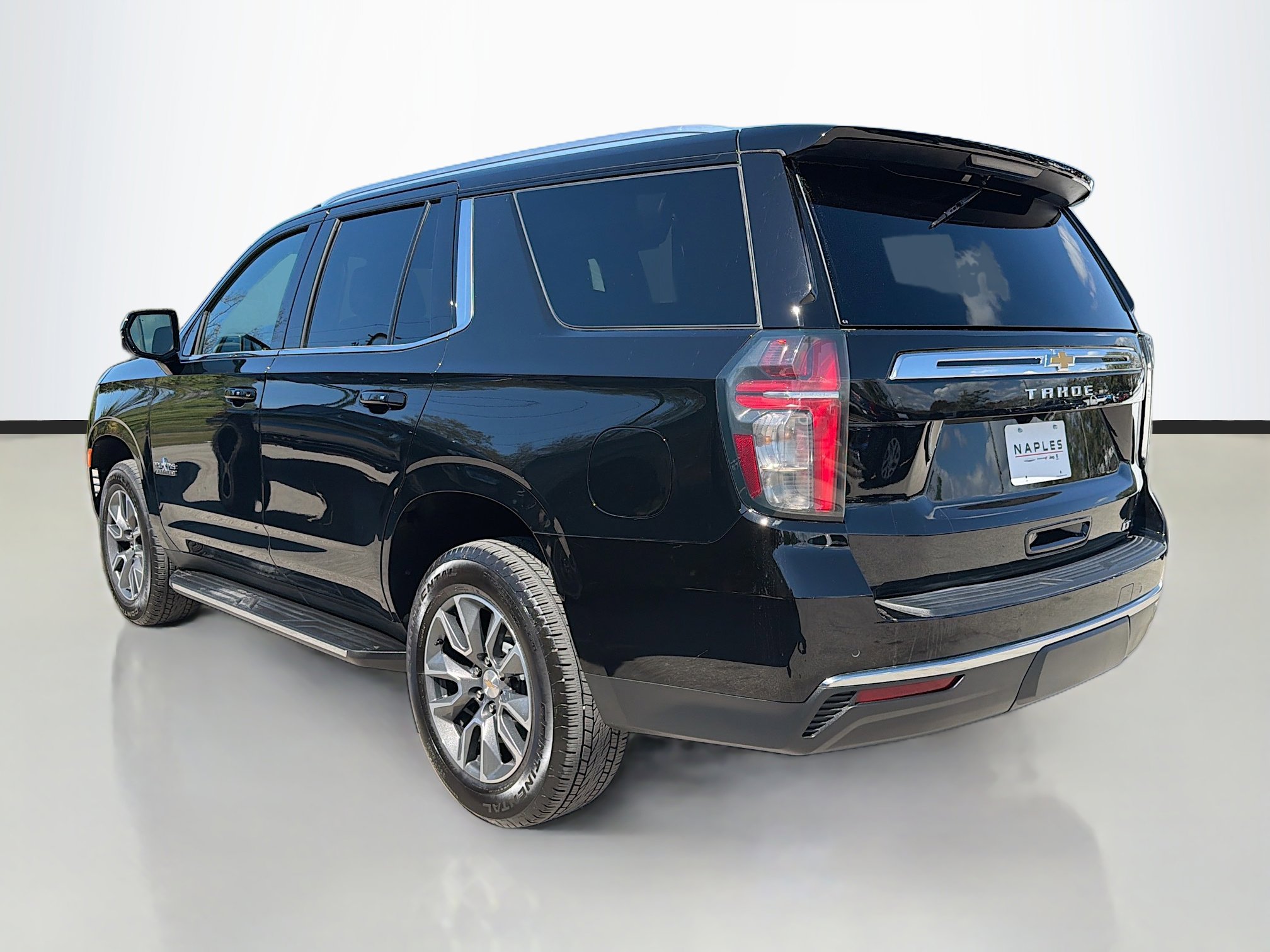 Used 2024 Chevrolet Tahoe LT w/ Luxury Package image 5