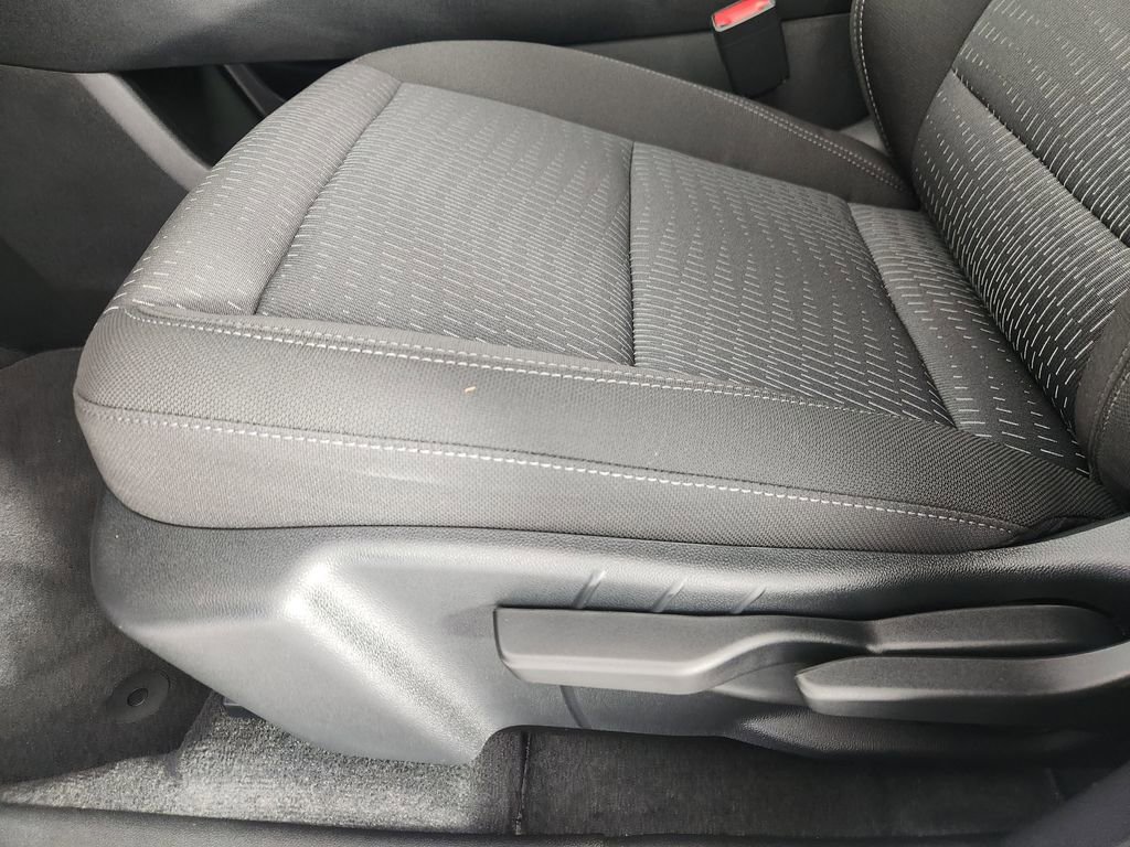 New 2026 Chevrolet Equinox LT w/ Safety and Technology Package FWD image 24