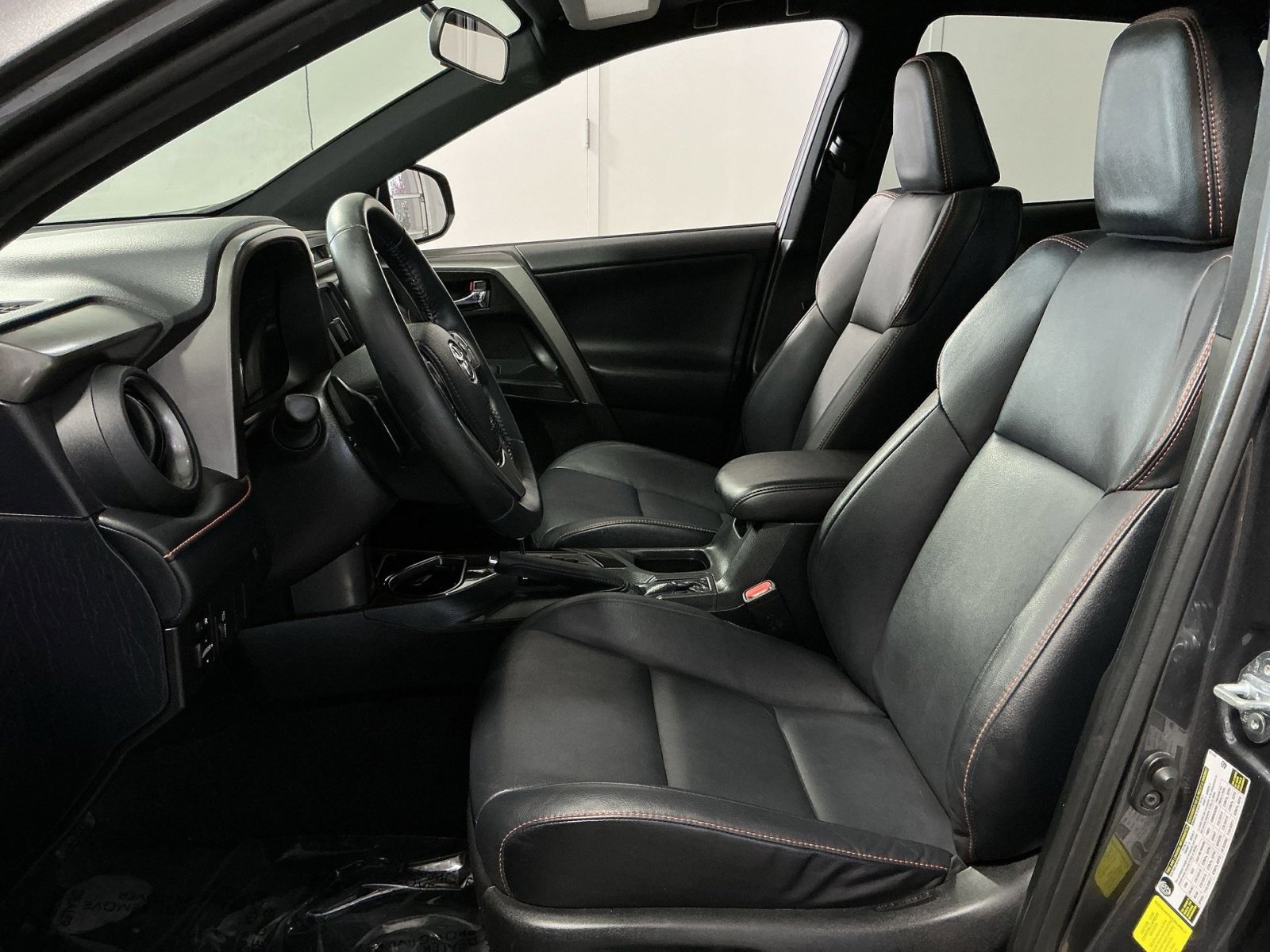 Used 2016 Toyota RAV4 SE image 21