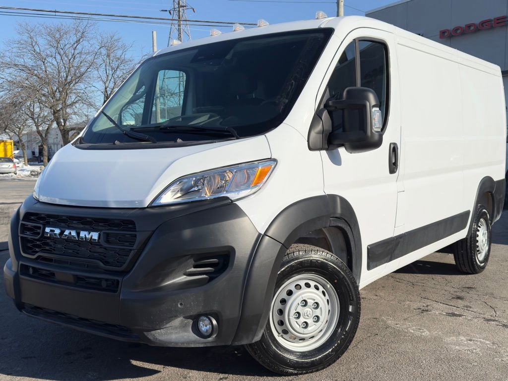 Used 2025 RAM ProMaster 2500 w/ Premium Convenience Group FWD image 3