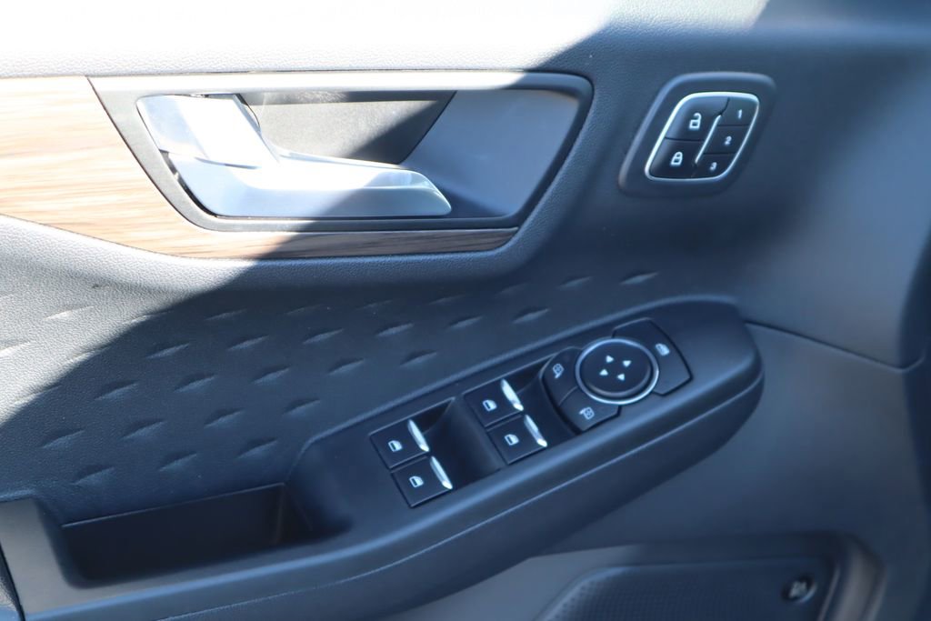 Used 2020 Ford Escape Titanium image 22