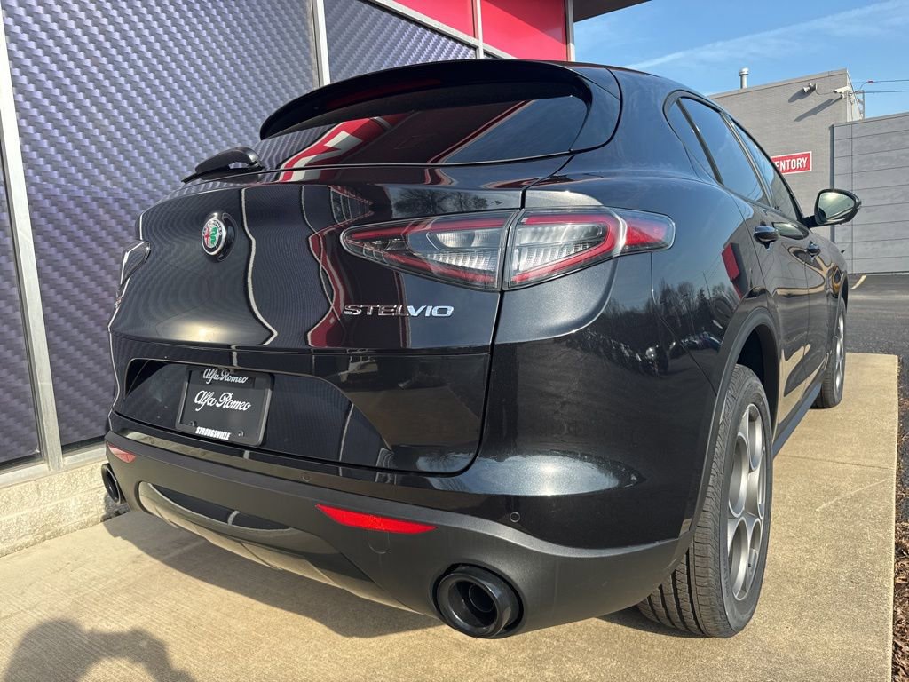 New 2026 Alfa Romeo Stelvio Sprint image 3