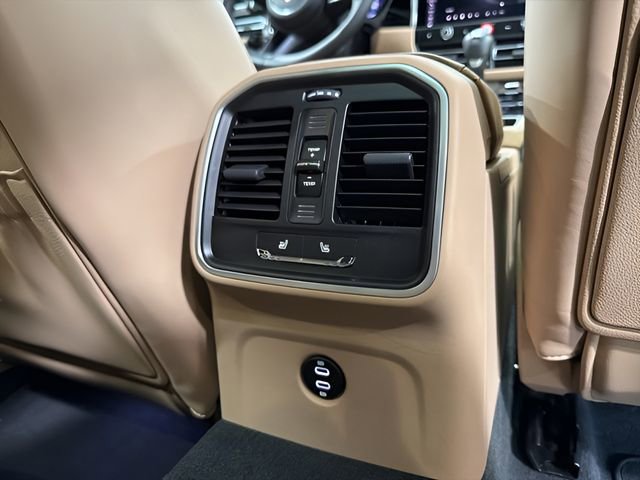 Used 2025 Porsche Macan AWD/4WD image 35
