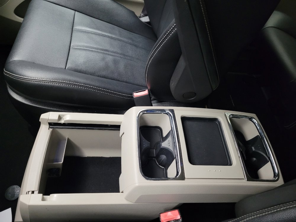 Used 2016 Chrysler Town & Country Touring w/ Driver Convenience Group FWD image 26