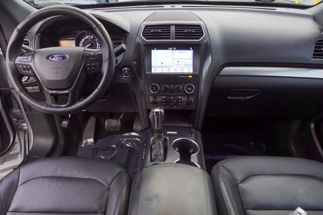 Used 2018 Ford Explorer XLT w/ Equipment Group 202A image 12