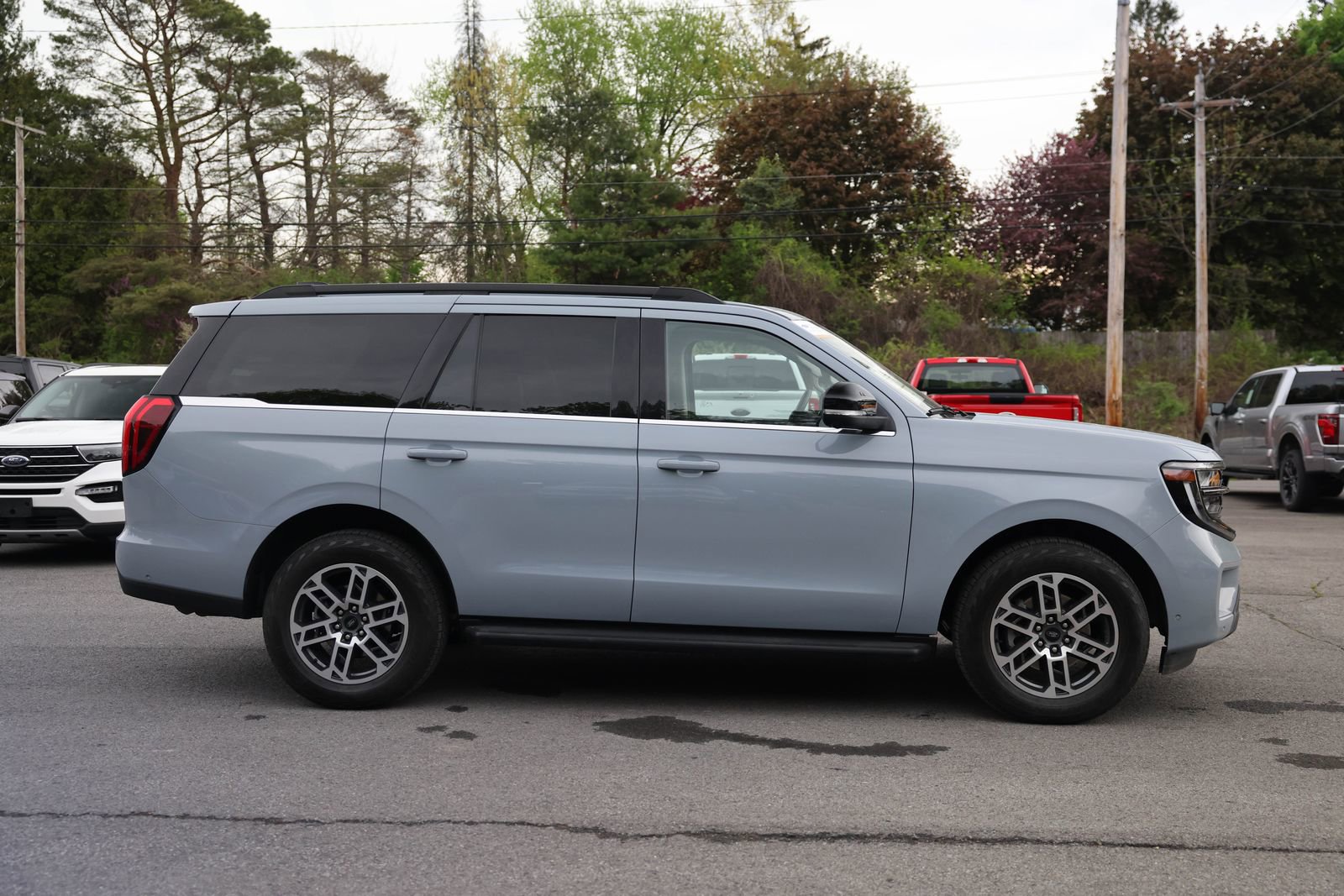 Certified 2025 Ford Expedition Active AWD/4WD image 4