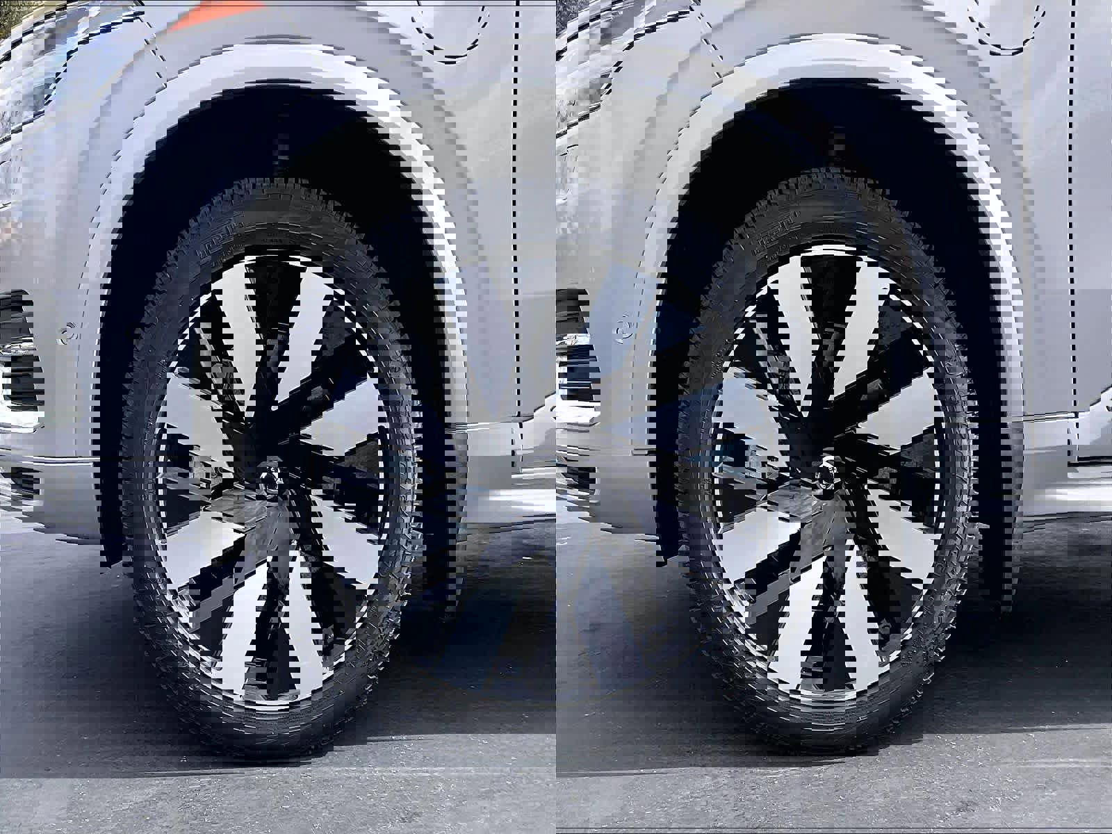 Used 2023 Volvo XC90 T8 Ultimate w/ Protection Package image 12