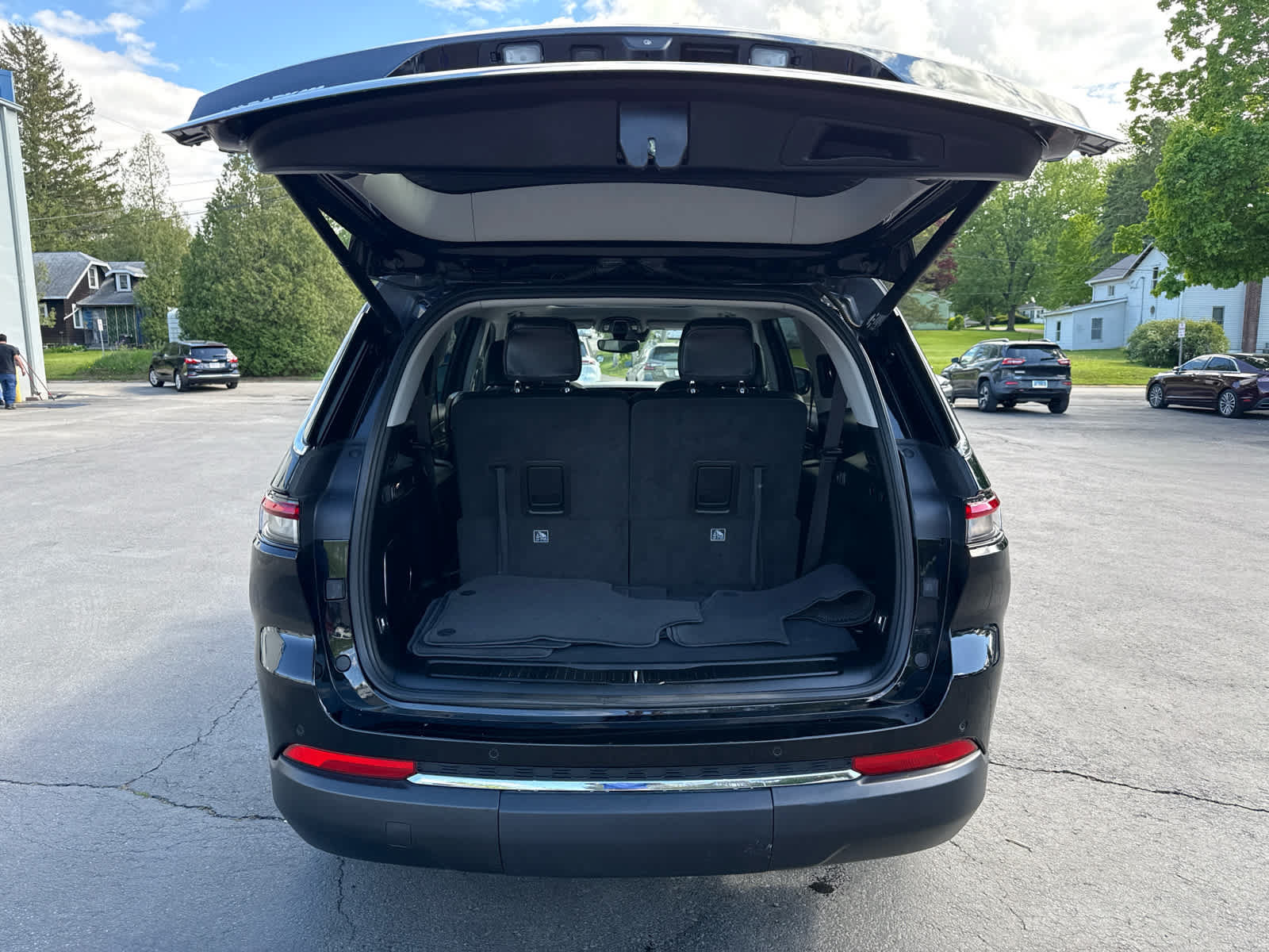 Used 2023 Jeep Grand Cherokee L Limited AWD/4WD image 17