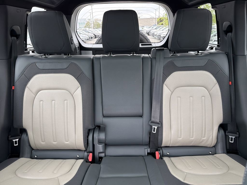 Used 2022 Land Rover Defender 110 X-Dynamic SE image 26