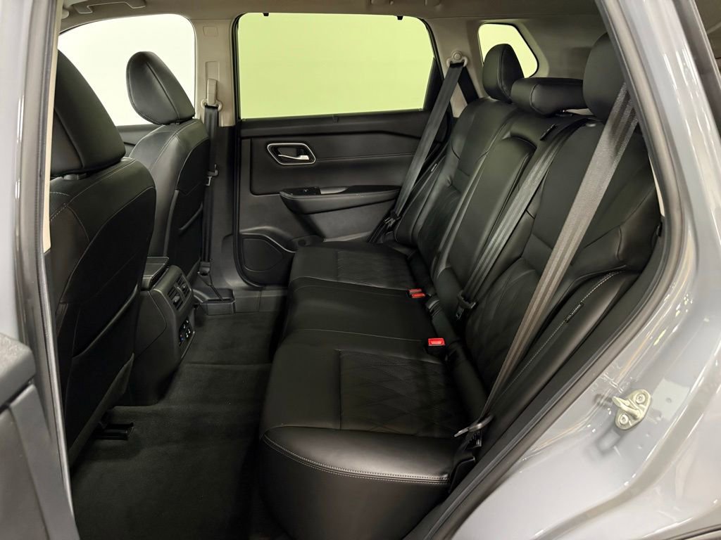 Used 2024 Nissan Rogue Platinum w/ Platinum Premium Package image 17