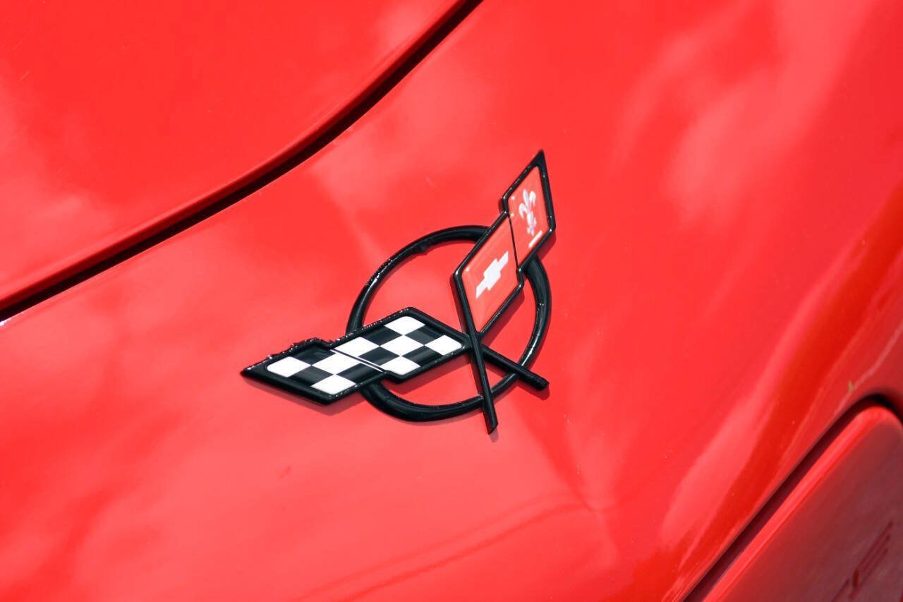Used 2004 Chevrolet Corvette Coupe w/ Roof Package RWD image 24