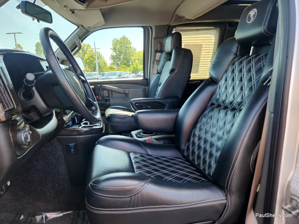 Used 2023 Chevrolet Express 2500 image 30