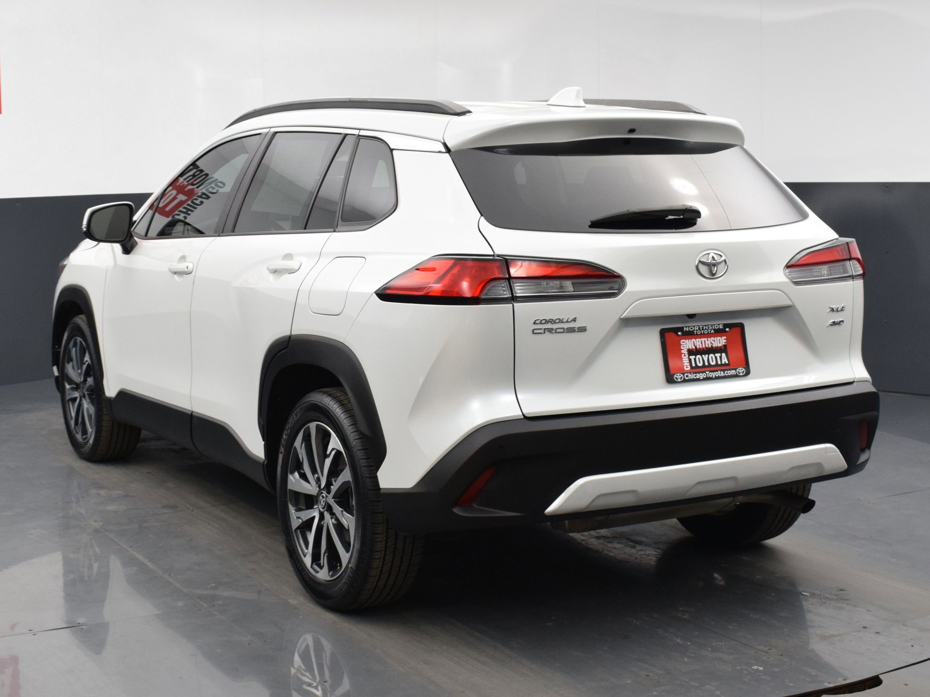 Used 2024 Toyota Corolla Cross XLE w/ Convenience Package image 3